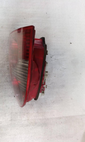 PILOTO TRASERO DERECHO Volkswagen PASSAT BERLINA (3B3) 