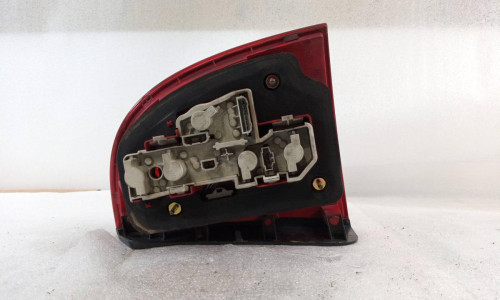 PILOTO TRASERO DERECHO Volkswagen PASSAT BERLINA (3B3) 