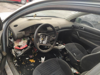 VOLKSWAGEN PASSAT BERLINA (3B3)