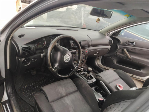  VOLKSWAGEN PASSAT BERLINA (3B3) 