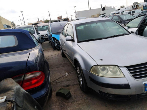  VOLKSWAGEN PASSAT BERLINA (3B3) 