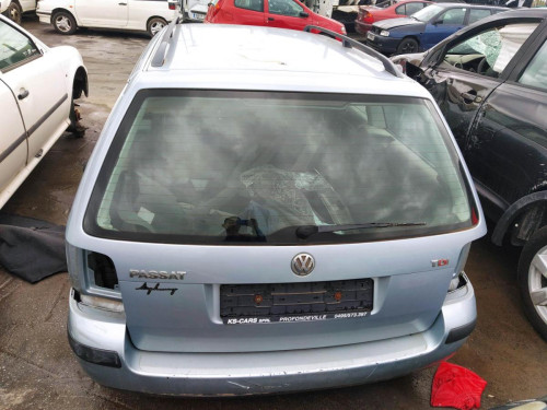  VOLKSWAGEN PASSAT BERLINA (3B3) 
