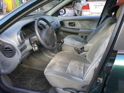  RENAULT LAGUNA (B56) 