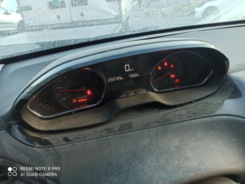 PEUGEOT 208 — vehículo donante para recambios 