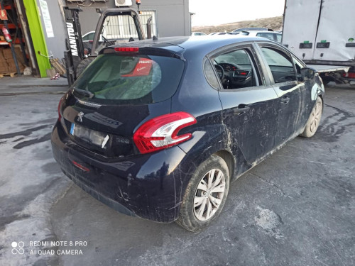 PEUGEOT 208 — vehículo donante para recambios 