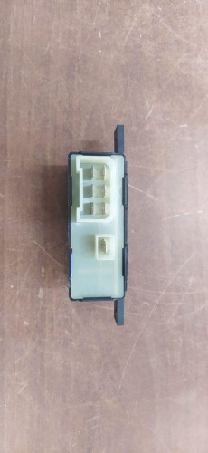 CAJA RELES / FUSIBLES 