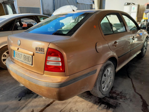  SKODA OCTAVIA BERLINA (1U2) 