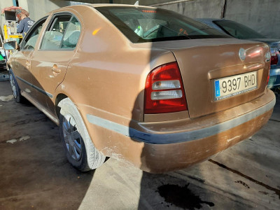 SKODA OCTAVIA BERLINA (1U2)