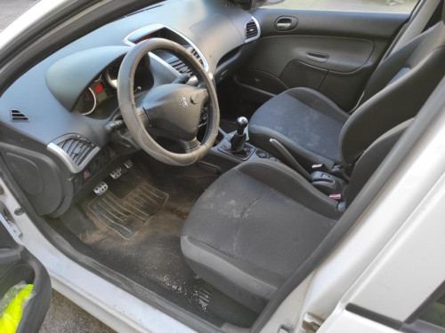 PEUGEOT 206 + — vehículo donante para recambios 