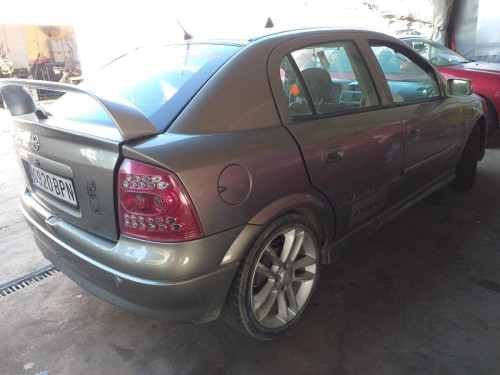 OPEL ASTRA G BERLINA — vehículo donante para recambios 