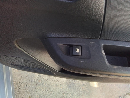  MANDO ELEVALUNAS TRASERO DERECHO Opel CORSA F 
