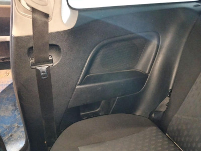 GUARNECIDO PUERTA TRASERA DERECHA