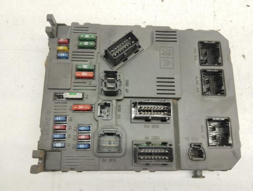 CAJA RELES / FUSIBLES Peugeot 206 