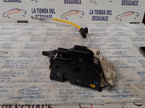  CERRADURA PUERTA TRASERA IZQUIERDA 