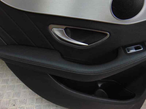 GUARNECIDO PUERTA TRASERA IZQUIERDA de segunda mano