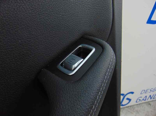 GUARNECIDO PUERTA TRASERA IZQUIERDA de segunda mano