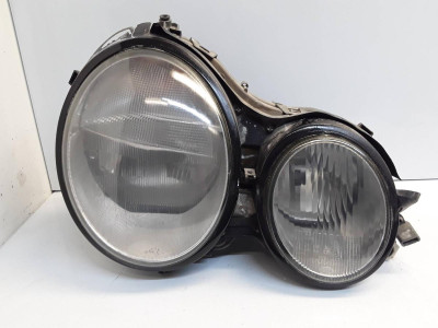 FARO DERECHO, Mercedes-Benz, CLASE E (BM 210) BERLINA