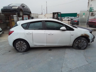OPEL ASTRA J BERLINA 5P