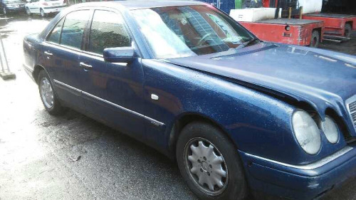  MERCEDES-BENZ CLASE E (BM 210) BERLINA 