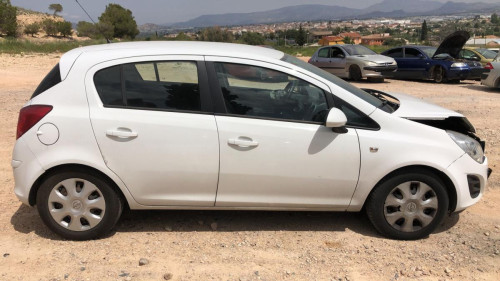 OPEL CORSA D — vehículo donante para recambios 