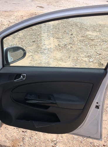 OPEL CORSA D — vehículo donante para recambios 