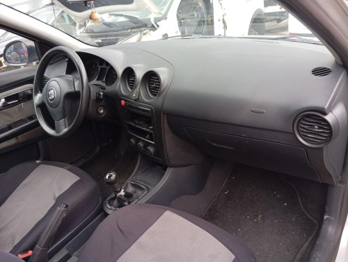 SEAT IBIZA (6L1) — vehículo donante para recambios 