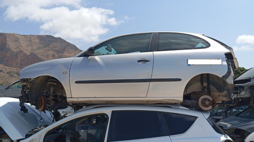 SEAT IBIZA (6L1) — vehículo donante para recambios 