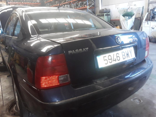  VOLKSWAGEN PASSAT BERLINA (3B2) 