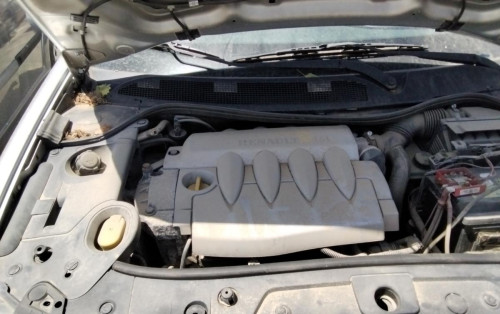 RENAULT MEGANE II BERLINA 5P — vehículo donante para recambios 