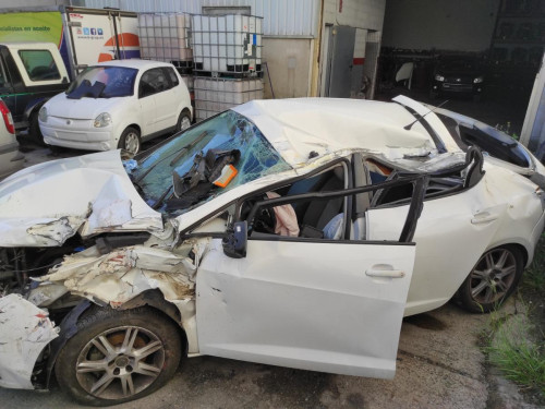 SEAT IBIZA BERLINA (6J5) — vehículo donante para recambios 