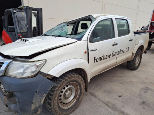 TOYOTA HILUX (KUN) — vehículo donante para recambios 