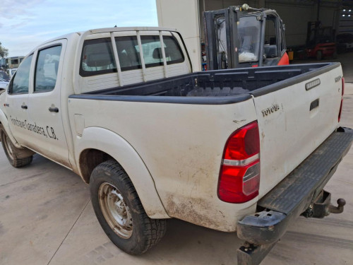TOYOTA HILUX (KUN) — vehículo donante para recambios 