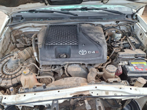 TOYOTA HILUX (KUN) — vehículo donante para recambios 