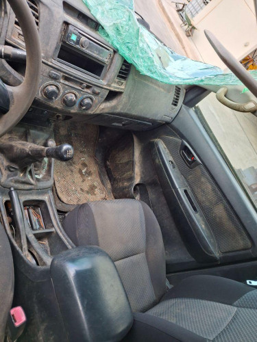 TOYOTA HILUX (KUN) — vehículo donante para recambios 