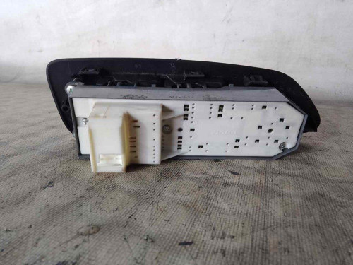 MANDO ELEVALUNAS DELANTERO IZQUIERDO Toyota AURIS (E15) 
