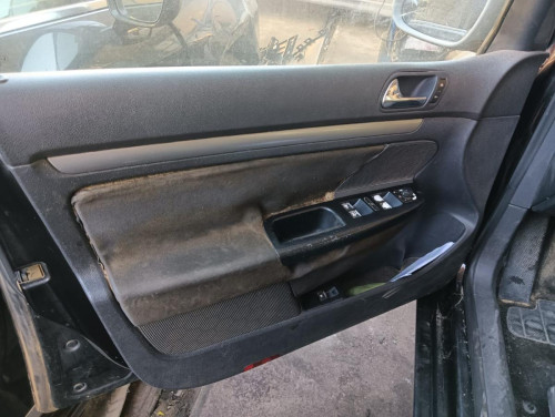 VOLKSWAGEN GOLF V (1K1)(10.2003) — vehículo donante para recambios 