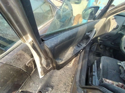 MANETA INTERIOR DELANTERA IZQUIERDA