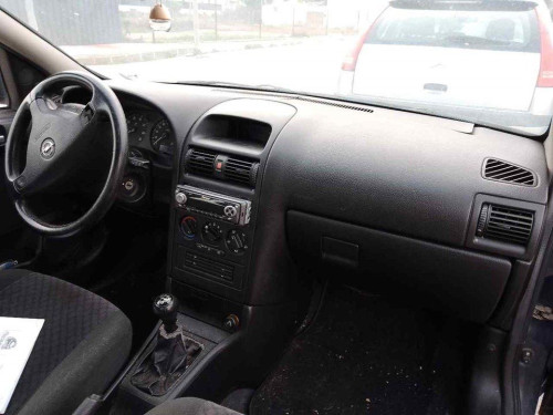 OPEL ASTRA G BERLINA — vehículo donante para recambios 