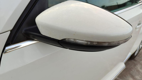 VOLKSWAGEN BEETLE (5C1)(06.2011) 