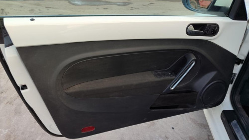  VOLKSWAGEN BEETLE (5C1)(06.2011) 