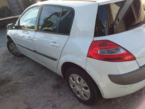 RENAULT MEGANE II BERLINA 5P — vehículo donante para recambios 
