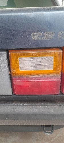 PILOTO TRASERO DERECHO INTERIOR AUDI 100 BERLINA (443) 