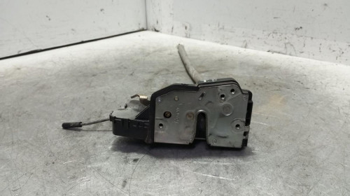 CERRADURA PUERTA TRASERA DERECHA de segunda mano