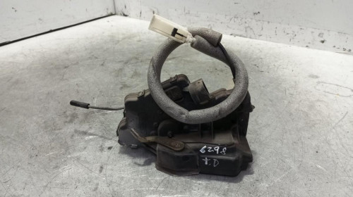 CERRADURA PUERTA TRASERA DERECHA de segunda mano