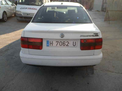 VOLKSWAGEN PASSAT BERLINA (3A2)