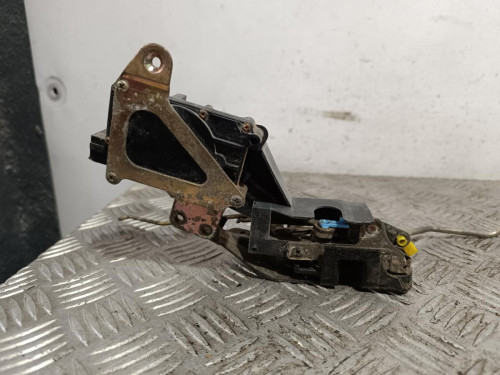  CERRADURA PUERTA DELANTERA IZQUIERDA 