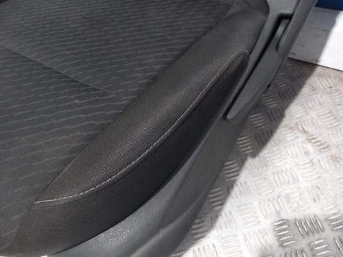  ASIENTO DELANTERO IZQUIERDO 