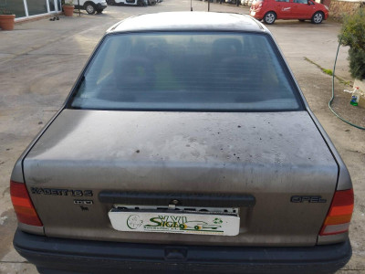 TAPA MALETERO Opel Kadett E (1984->)