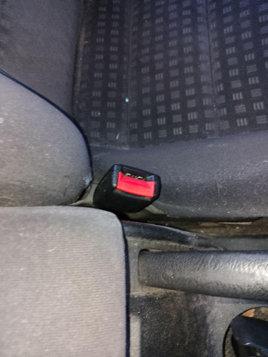 ENGANCHE CINTURON DELANTERO IZQUIERDO de segunda mano