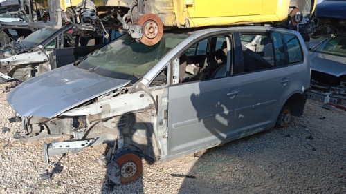  VOLKSWAGEN TOURAN (1T1) 